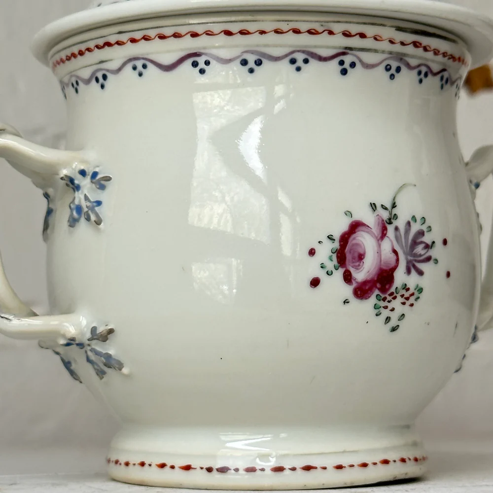 18th-century Chinese Qing Porcelain Lidded Sugar Bowl - Image 2