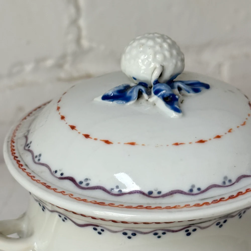 18th-century Chinese Qing Porcelain Lidded Sugar Bowl - Image 3