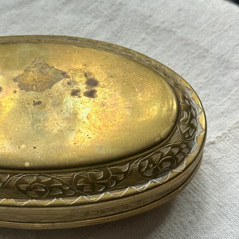 18th-century Dutch Brass Tobacco Box - Image 4