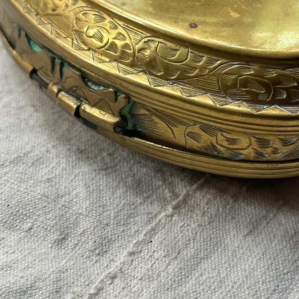 18th-century Dutch Brass Tobacco Box - Image 9