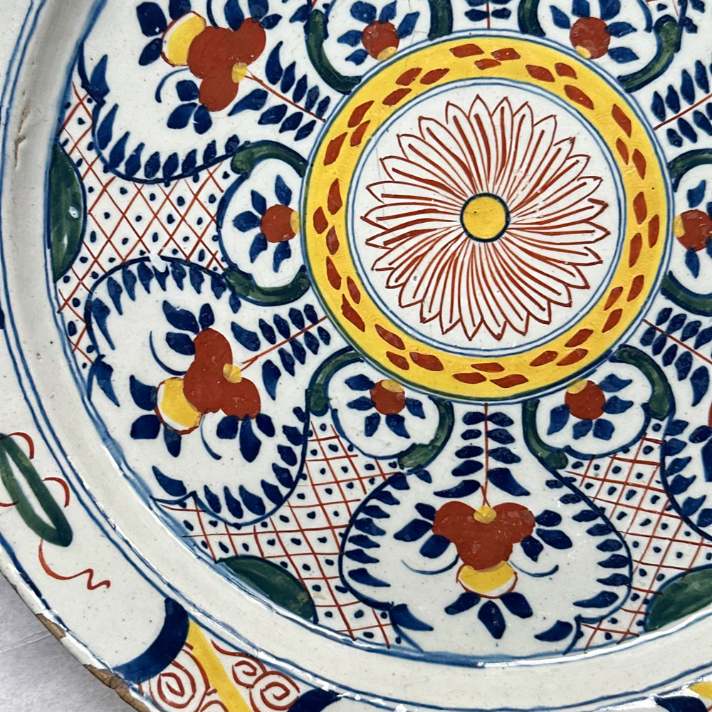 18th-century Polychrome Delft Charger Plate - Image 2
