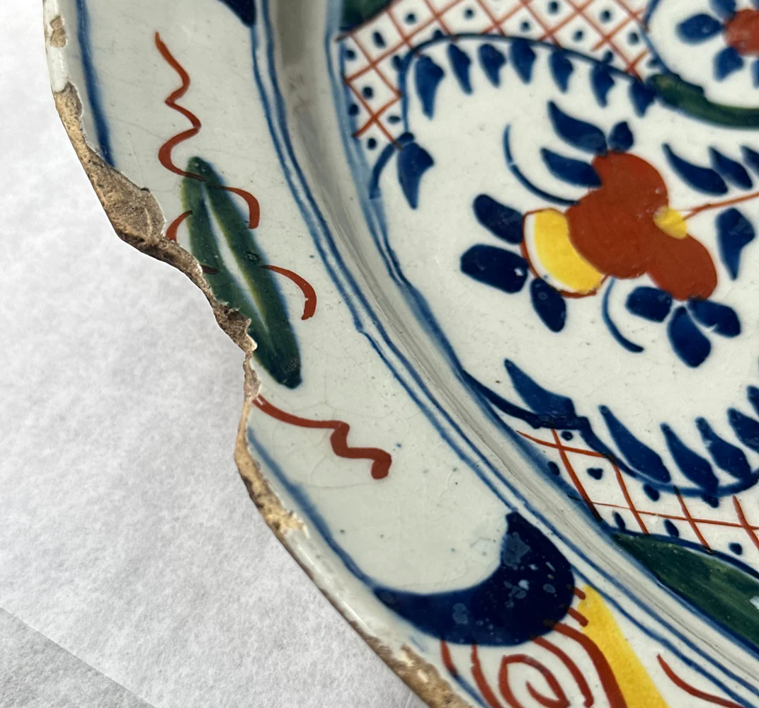 18th-century Polychrome Delft Charger Plate - Image 3