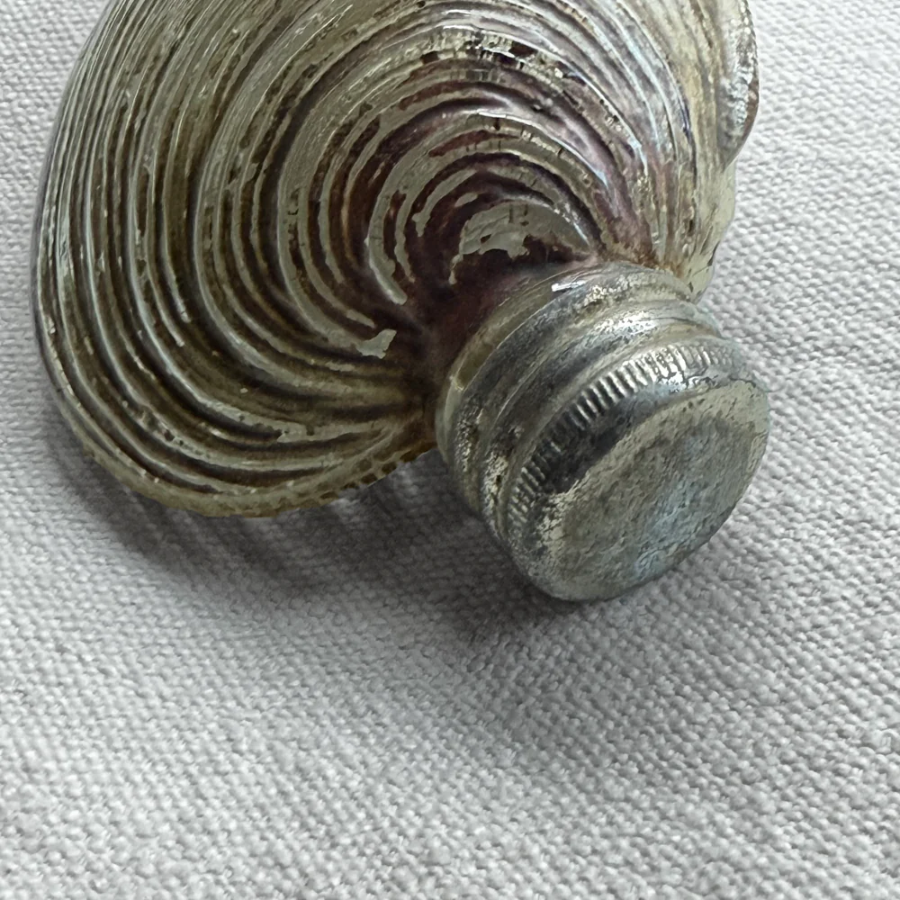 19th-century Glass Shell Flask (#2) - Image 3