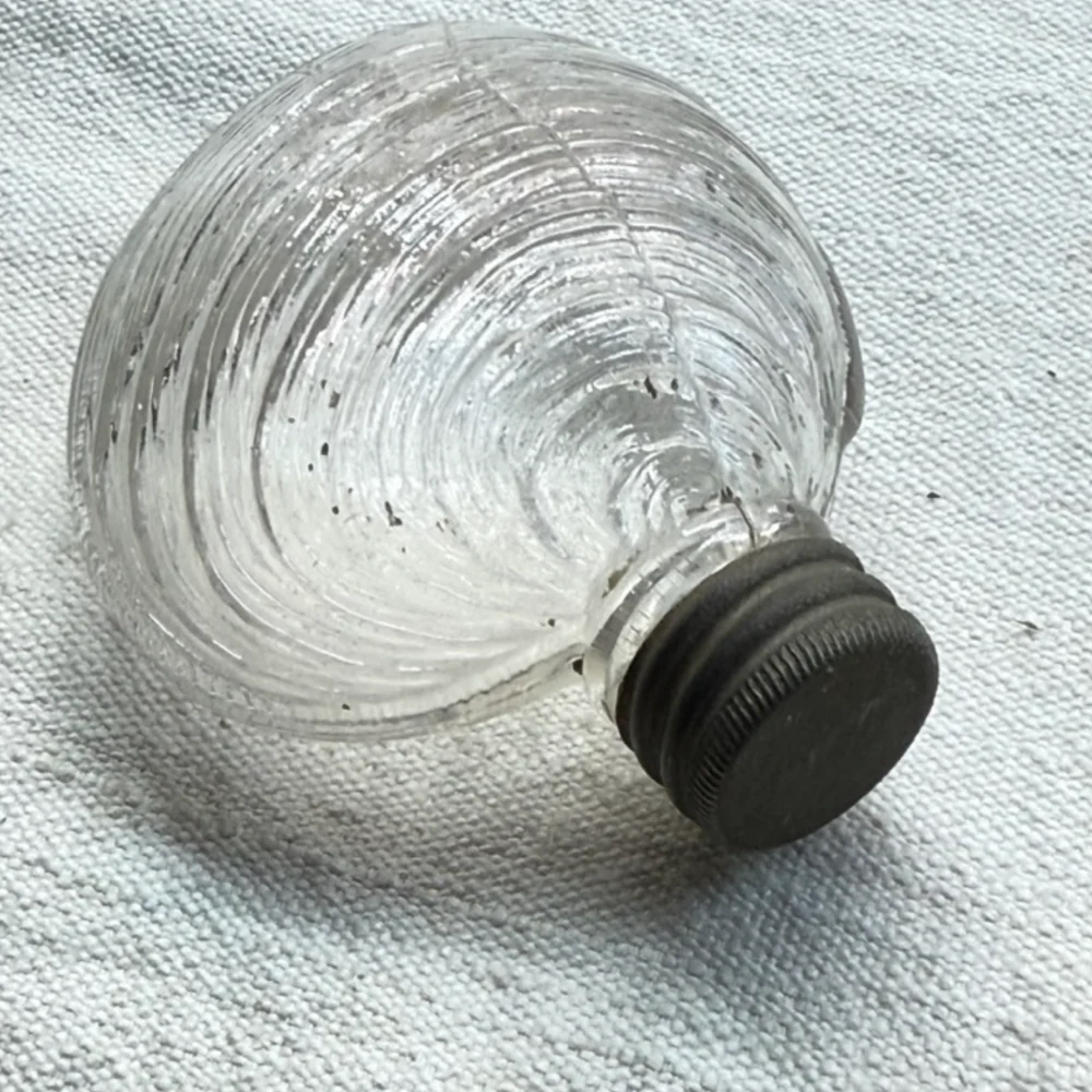19th-century Glass Shell Flask (#3) - Image 2