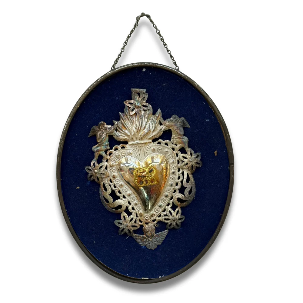 19th-century Italian Ex-Voto Sacred Silver Heart in Oval Hanging Case (No. 124)