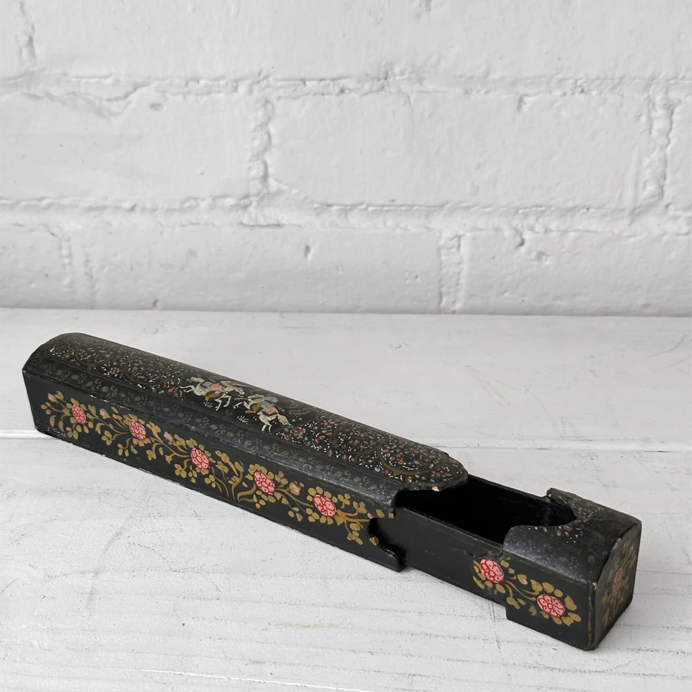 19th-century Persian Lacquered Qalamdan Pen Box with Horse Motif - Image 2