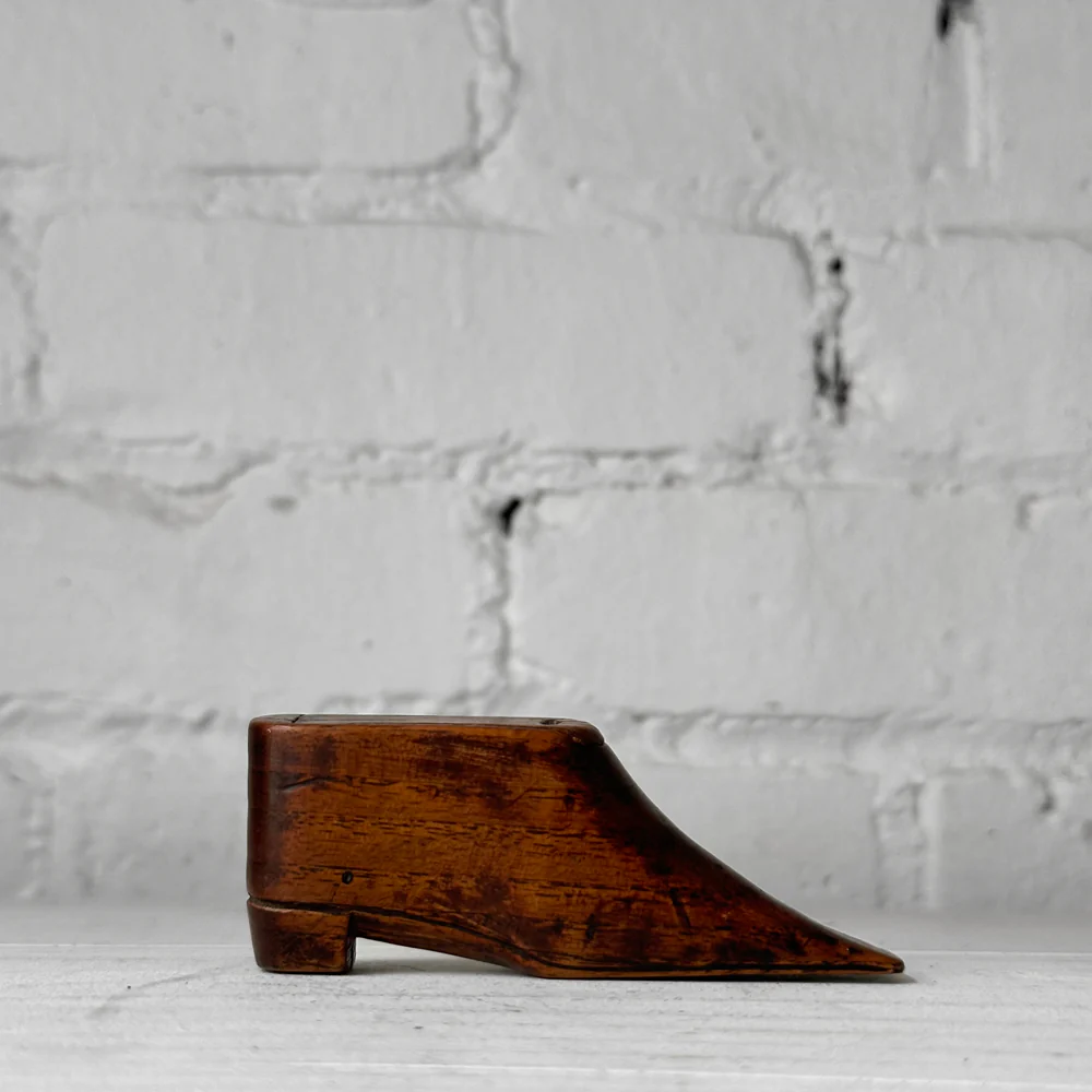 19th-century Wooden Shoe Snuff Box with Sliding Lid - Image 2