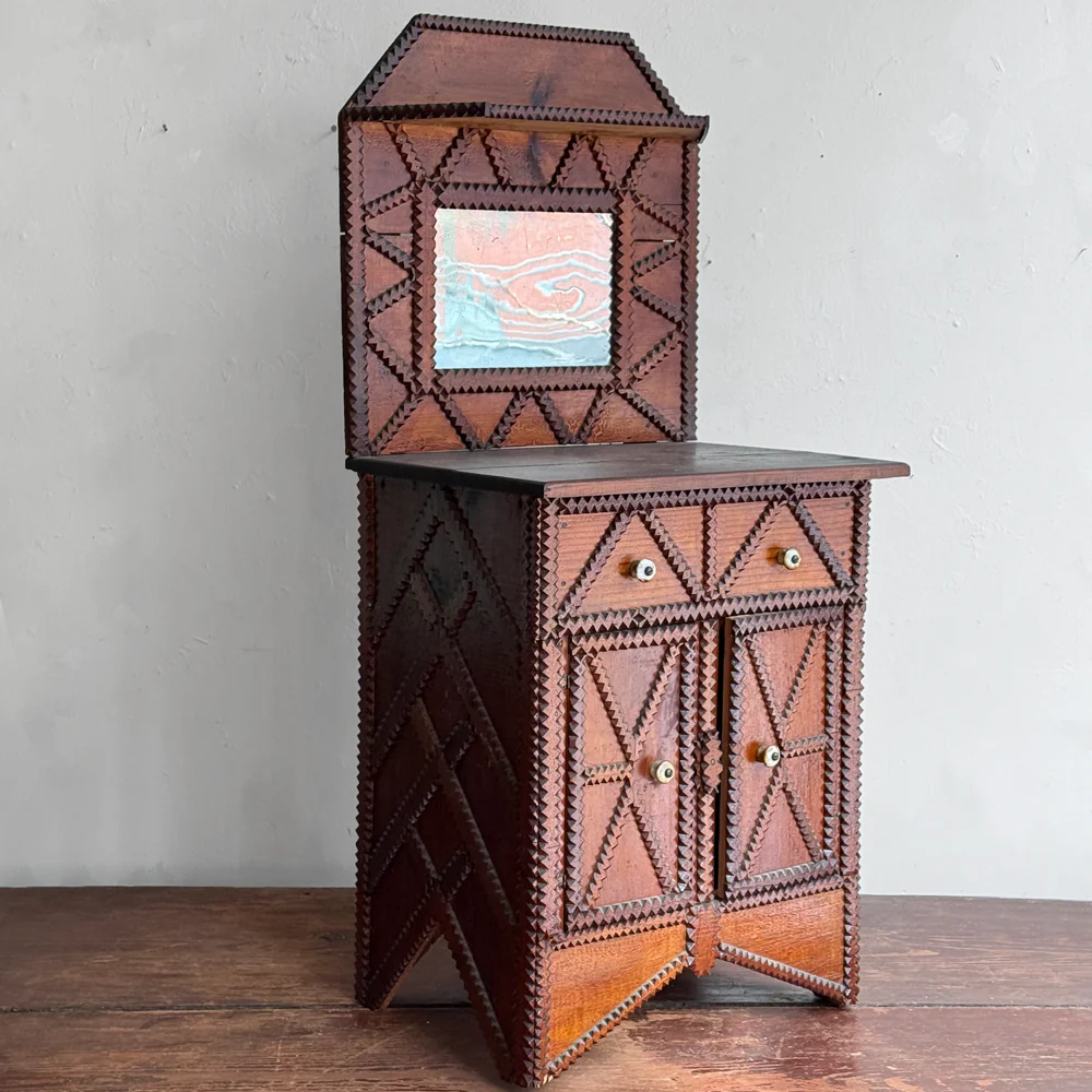 20th-century Tall Folk Dresser - Image 2