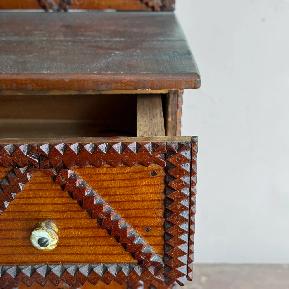 20th-century Tall Folk Dresser - Image 4