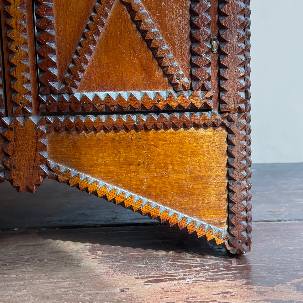 20th-century Tall Folk Dresser - Image 5