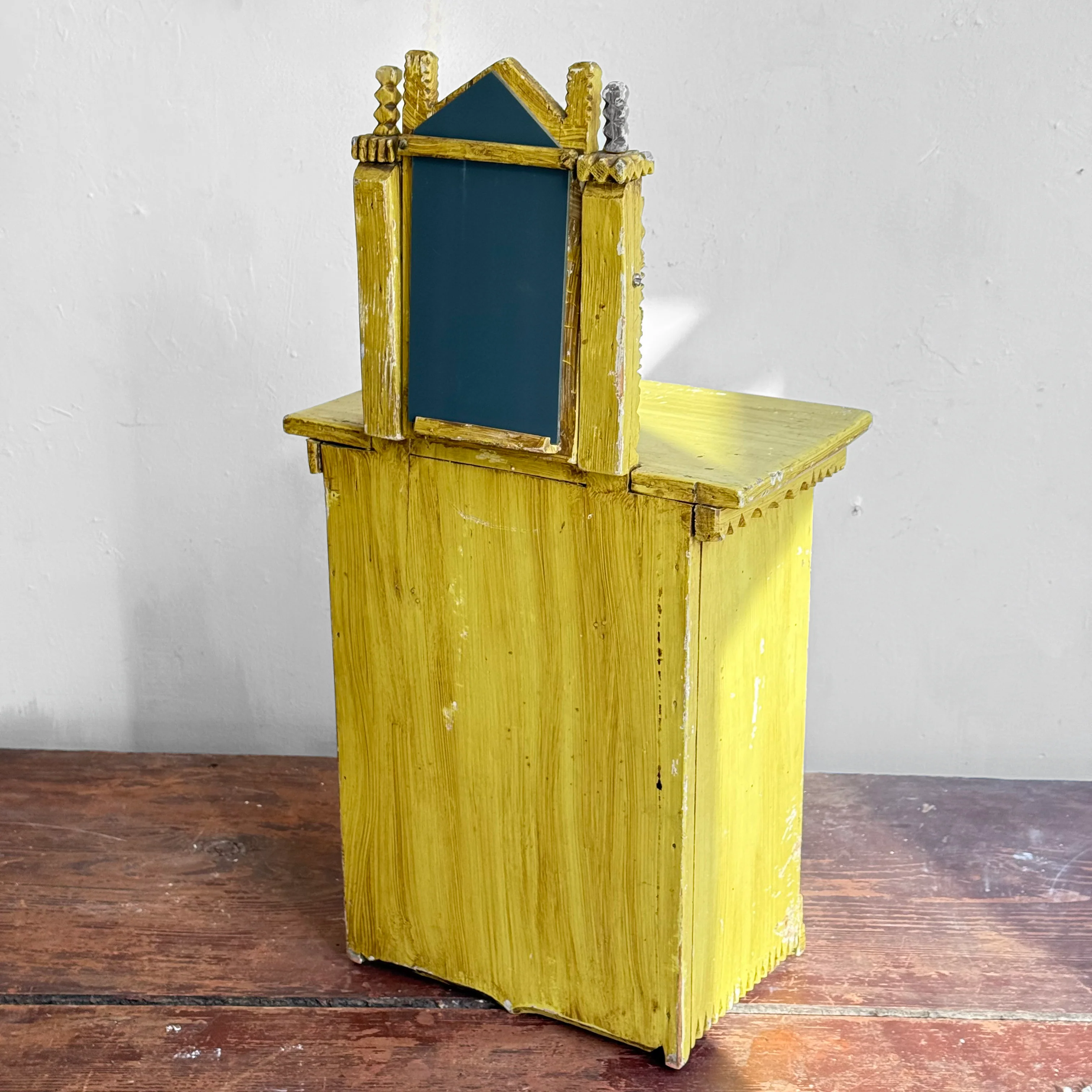 20th-century Yellow Painted Tramp Art Cabinet - Image 3