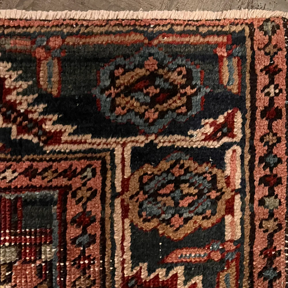 3'9" x 2'8" Antique Heriz Rug (DB12918) - Image 2