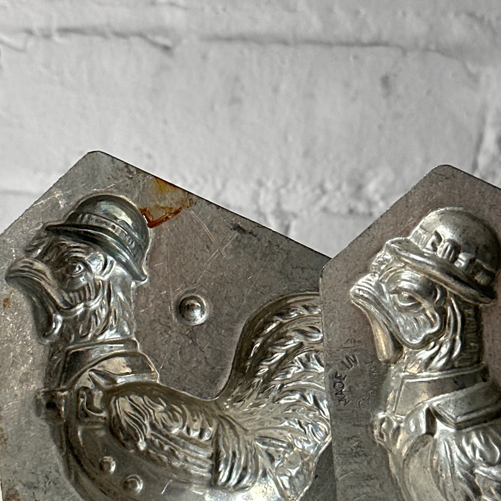Antique Chocolate Hen in Uniform Tin Mold (#55) - Image 4