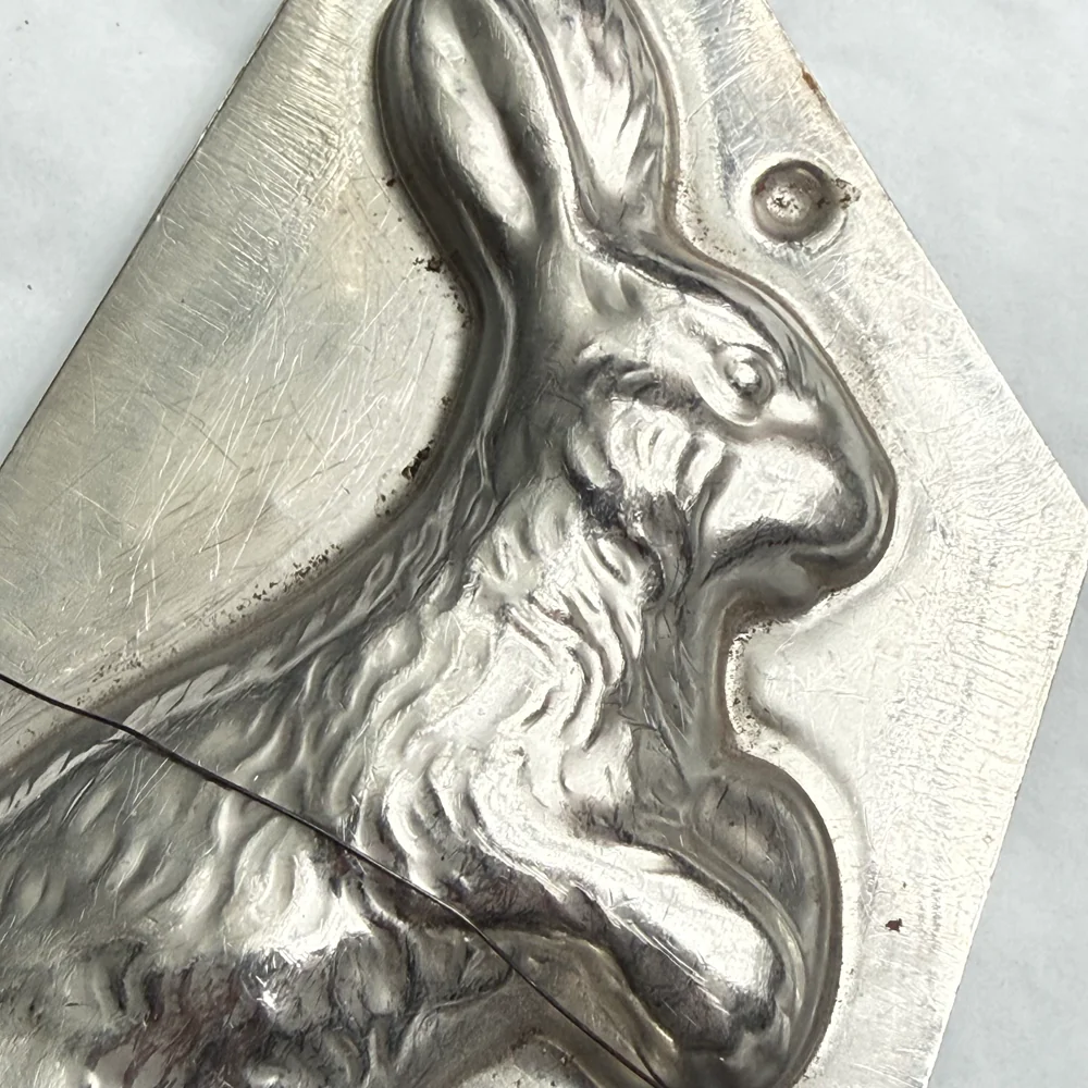 Antique Chocolate Rabbit Mold (#92) - Image 4
