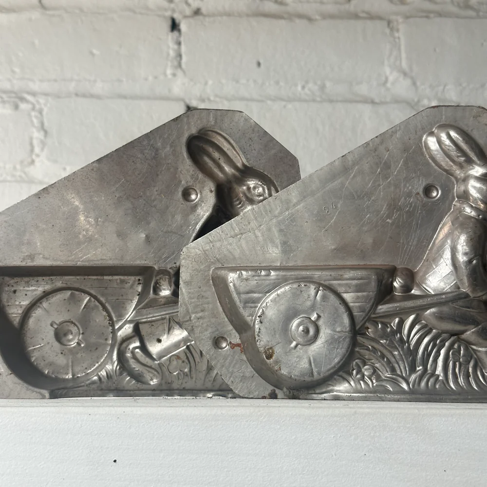 Antique Chocolate Rabbit with Wagon Tin Mold (#45) - Image 4