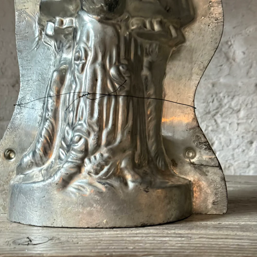 Antique Large Chocolate Rabbit Mold (#80) - Image 5