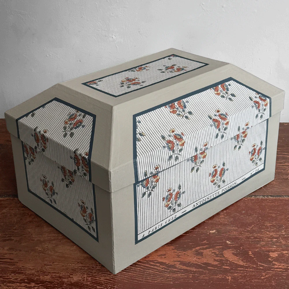 Antoinette Poisson Large Wedding Box in "Boutonnère" No. 74B