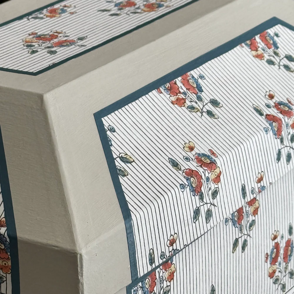 Antoinette Poisson Large Wedding Box in "Boutonnère" No. 74B - Image 3