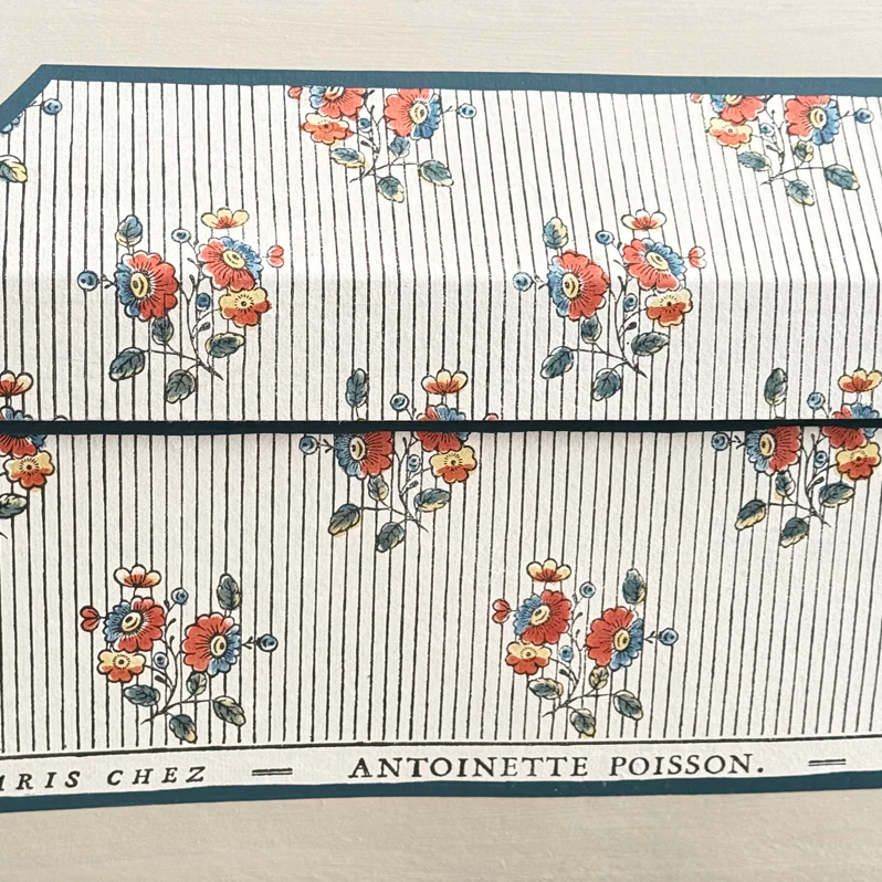 Antoinette Poisson Large Wedding Box in "Boutonnère" No. 74B - Image 5