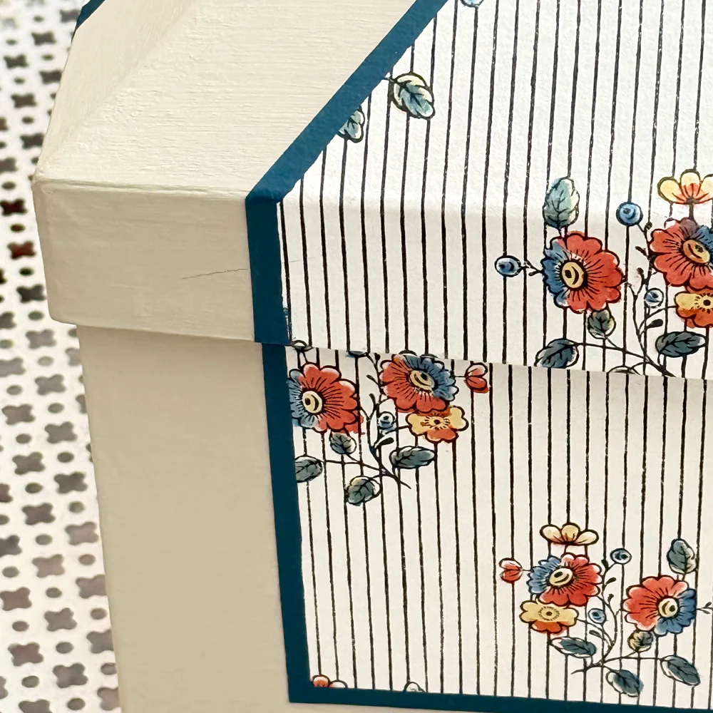 Antoinette Poisson Large Wedding Box in "Boutonnère" No. 74B - Image 7
