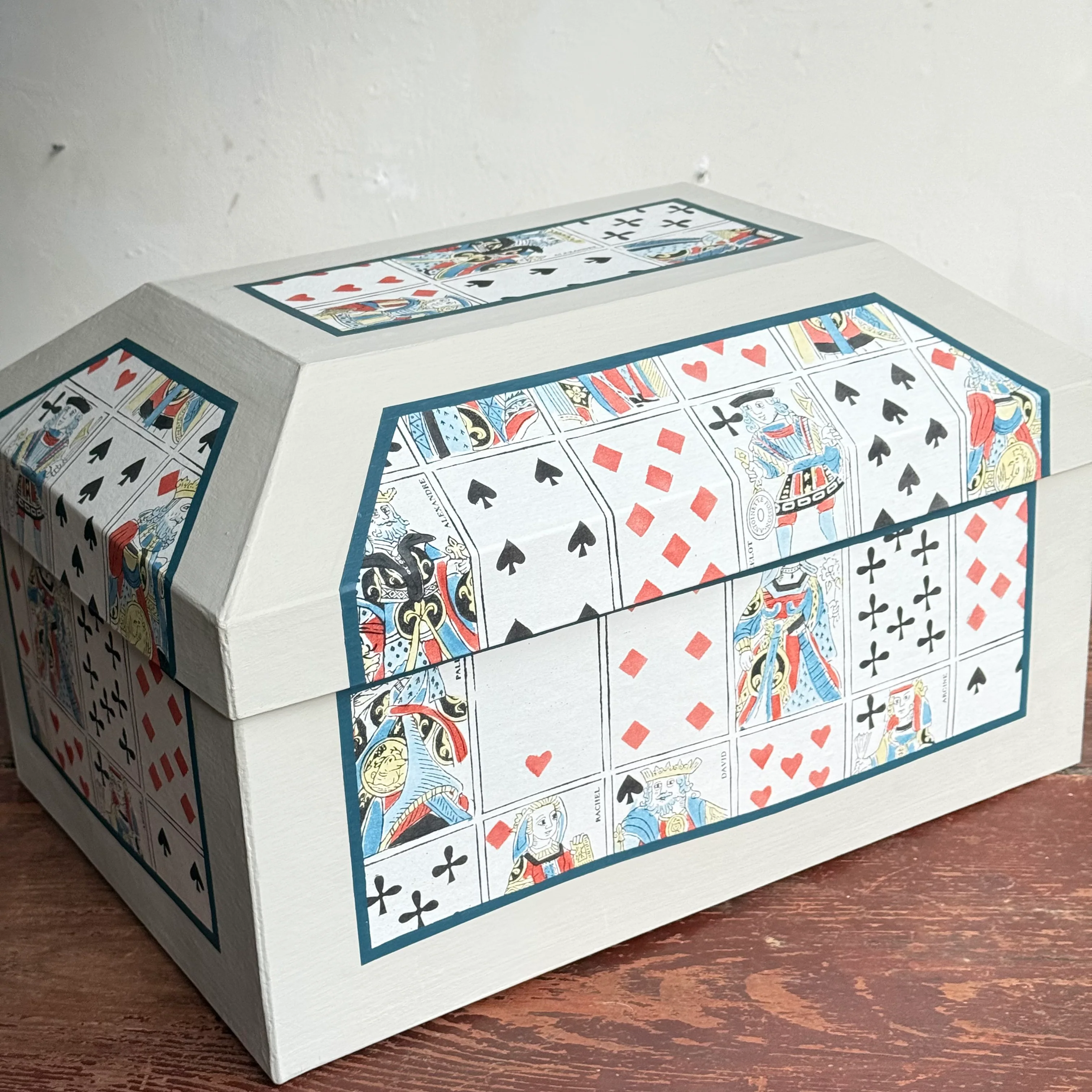 Antoinette Poisson Large Wedding Box in "Cartes à jouer parfumées" No. 1A - Image 4