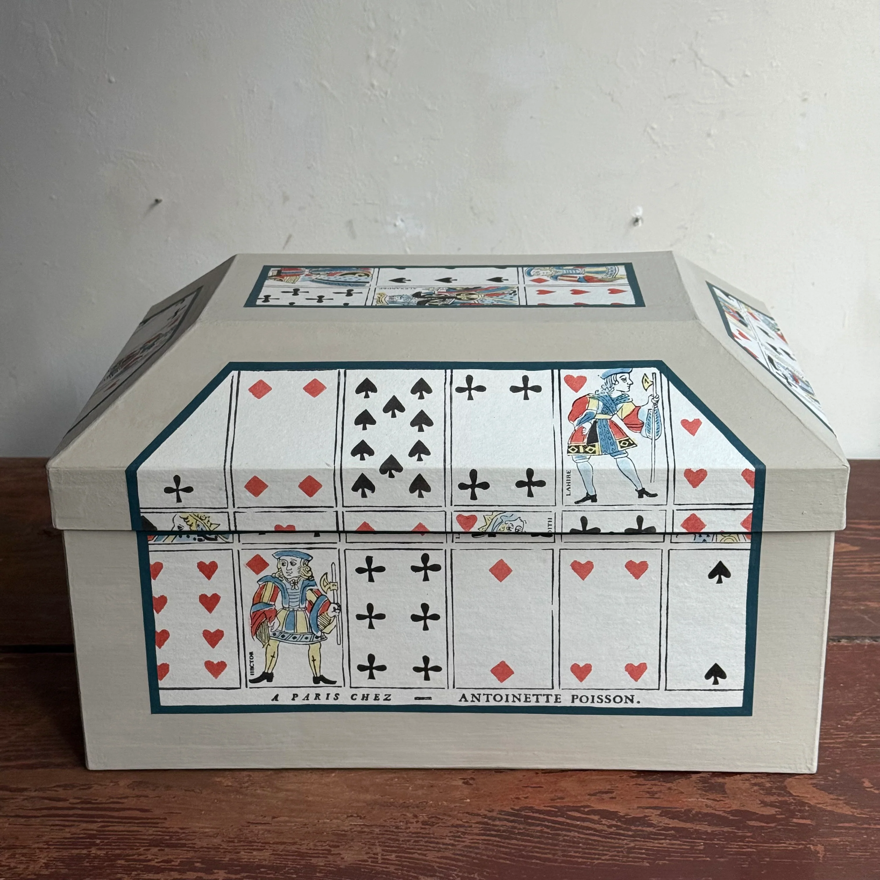 Antoinette Poisson Large Wedding Box in "Cartes à jouer parfumées" No. 1A - Image 7