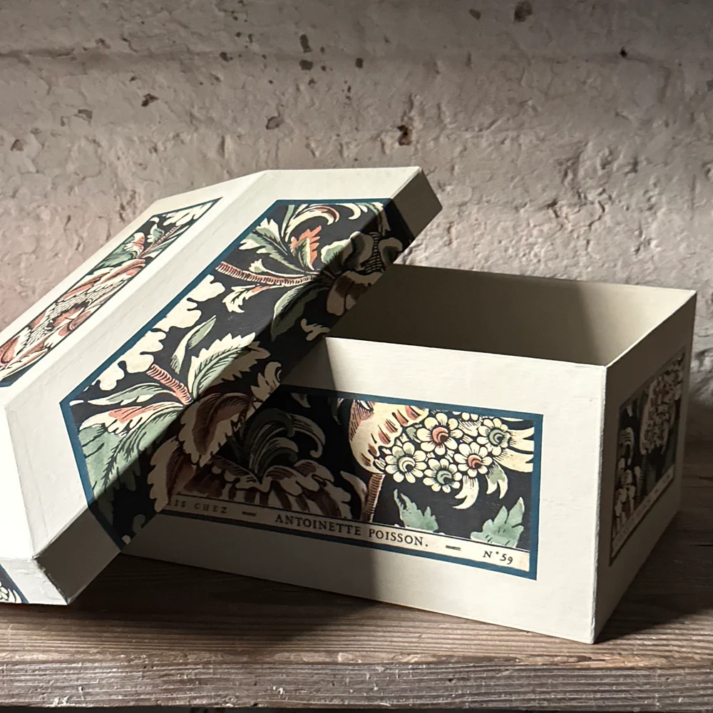 Antoinette Poisson Large Wedding Box in "Grand Parots" No. 59A - Image 3