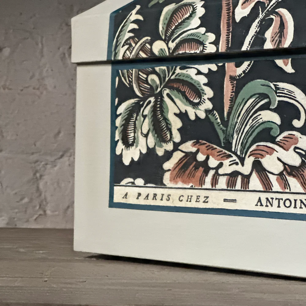 Antoinette Poisson Large Wedding Box in "Grand Parots" No. 59A - Image 7