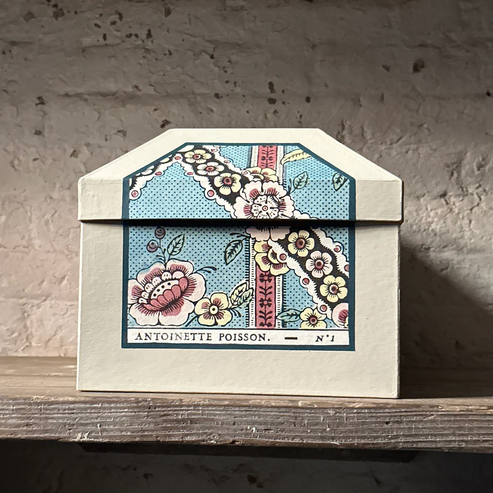 Antoinette Poisson Large Wedding Box in "Guirlandes de Fleur Blue" No. 1A - Image 3