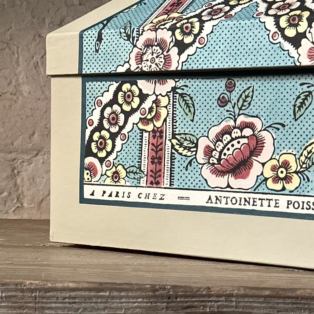 Antoinette Poisson Large Wedding Box in "Guirlandes de Fleur Blue" No. 1A - Image 4