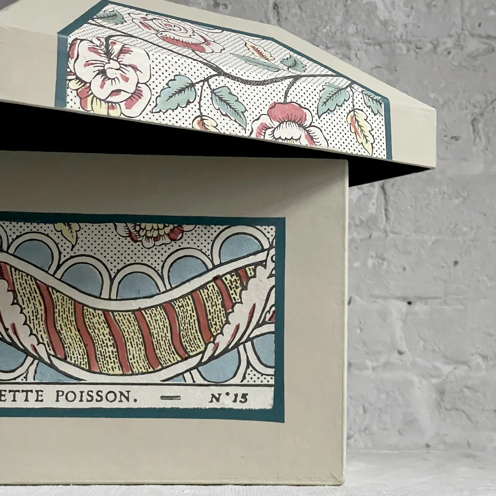 Antoinette Poisson Large Wedding Box in Guirlandes et Festons 15A - Image 2