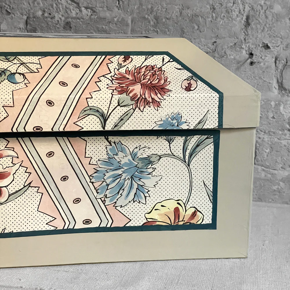 Antoinette Poisson Large Wedding Box in Marcel 28A - Image 4
