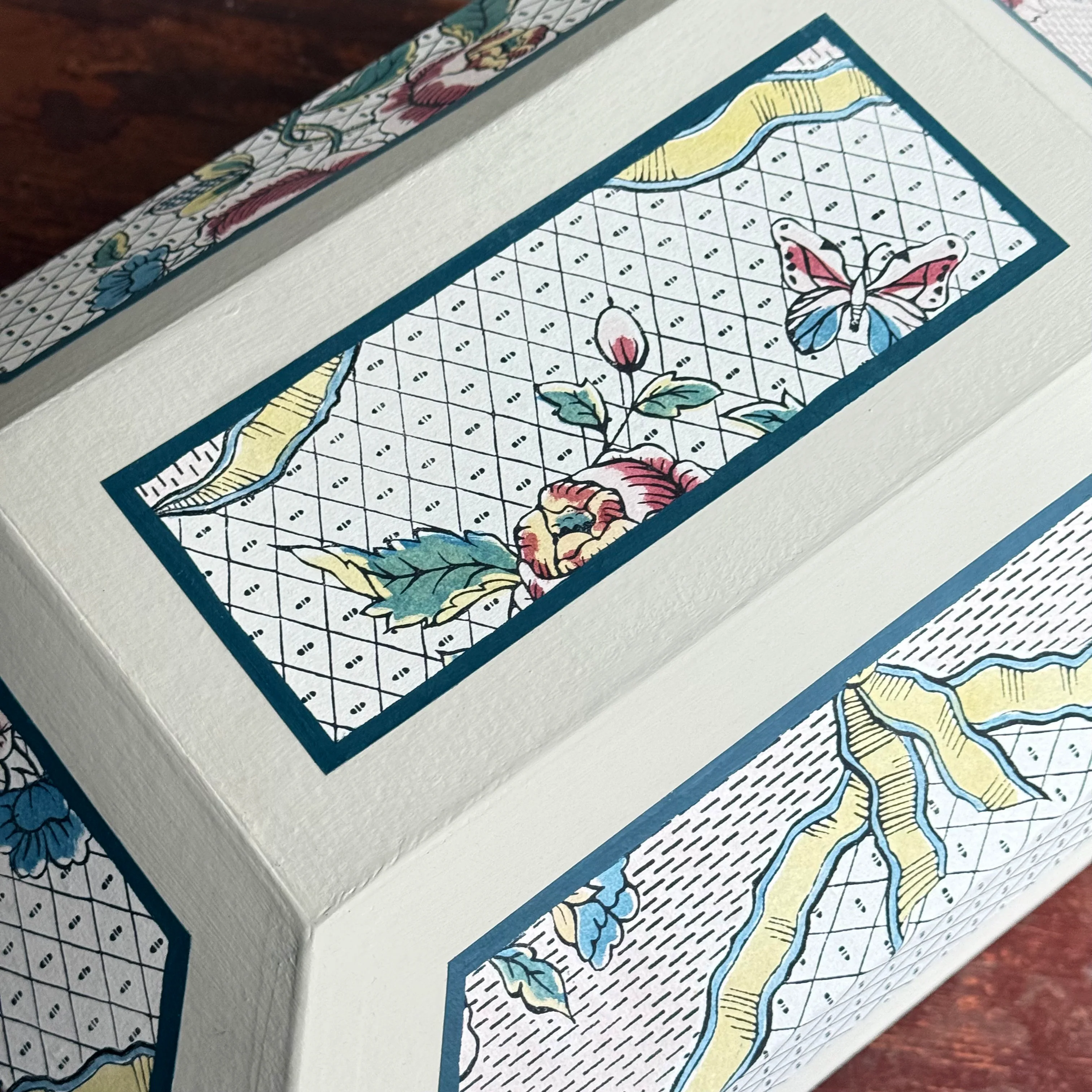 Antoinette Poisson Large Wedding Box in "Rubans and Oiseaux" No. 54A - Image 3