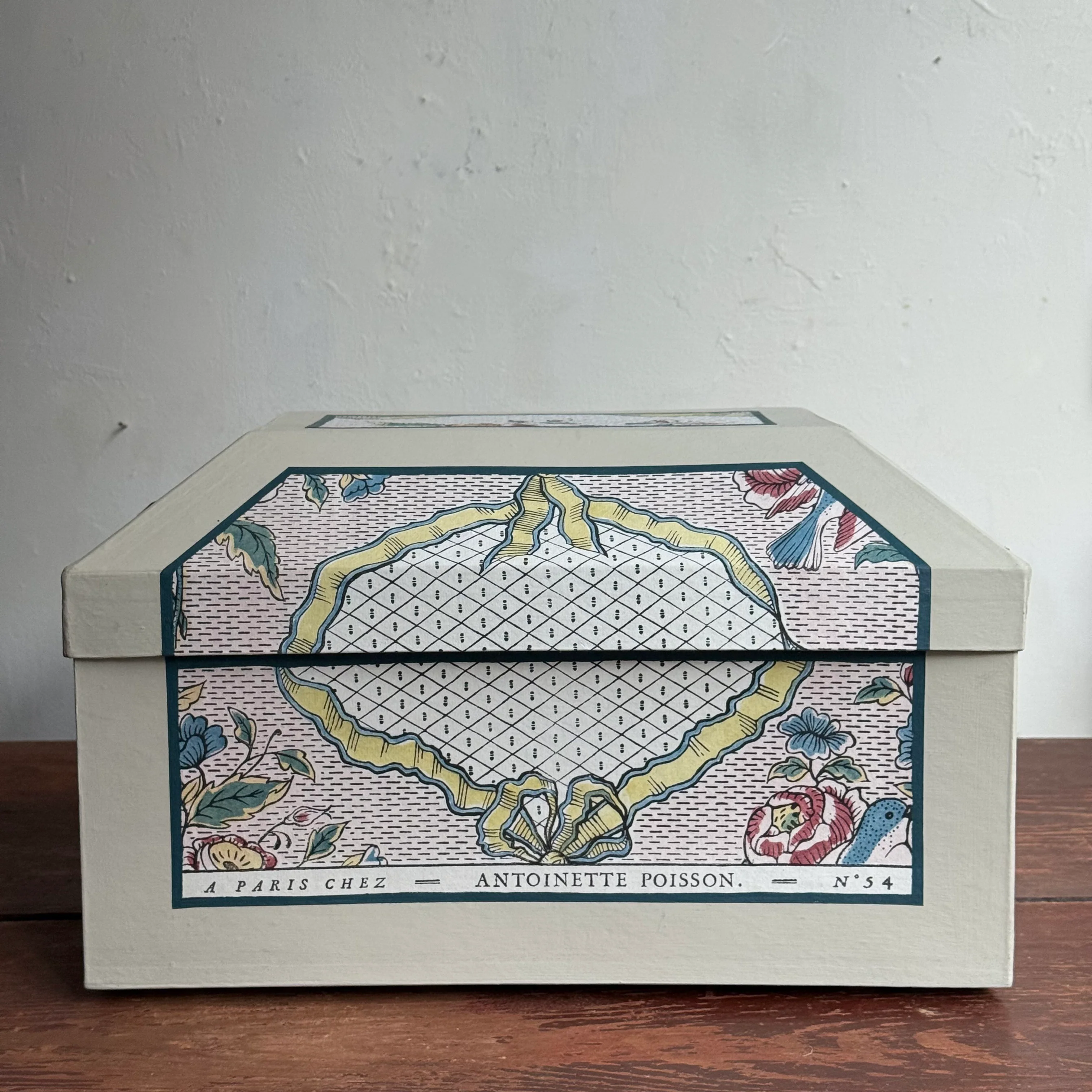 Antoinette Poisson Large Wedding Box in "Rubans and Oiseaux" No. 54A - Image 5