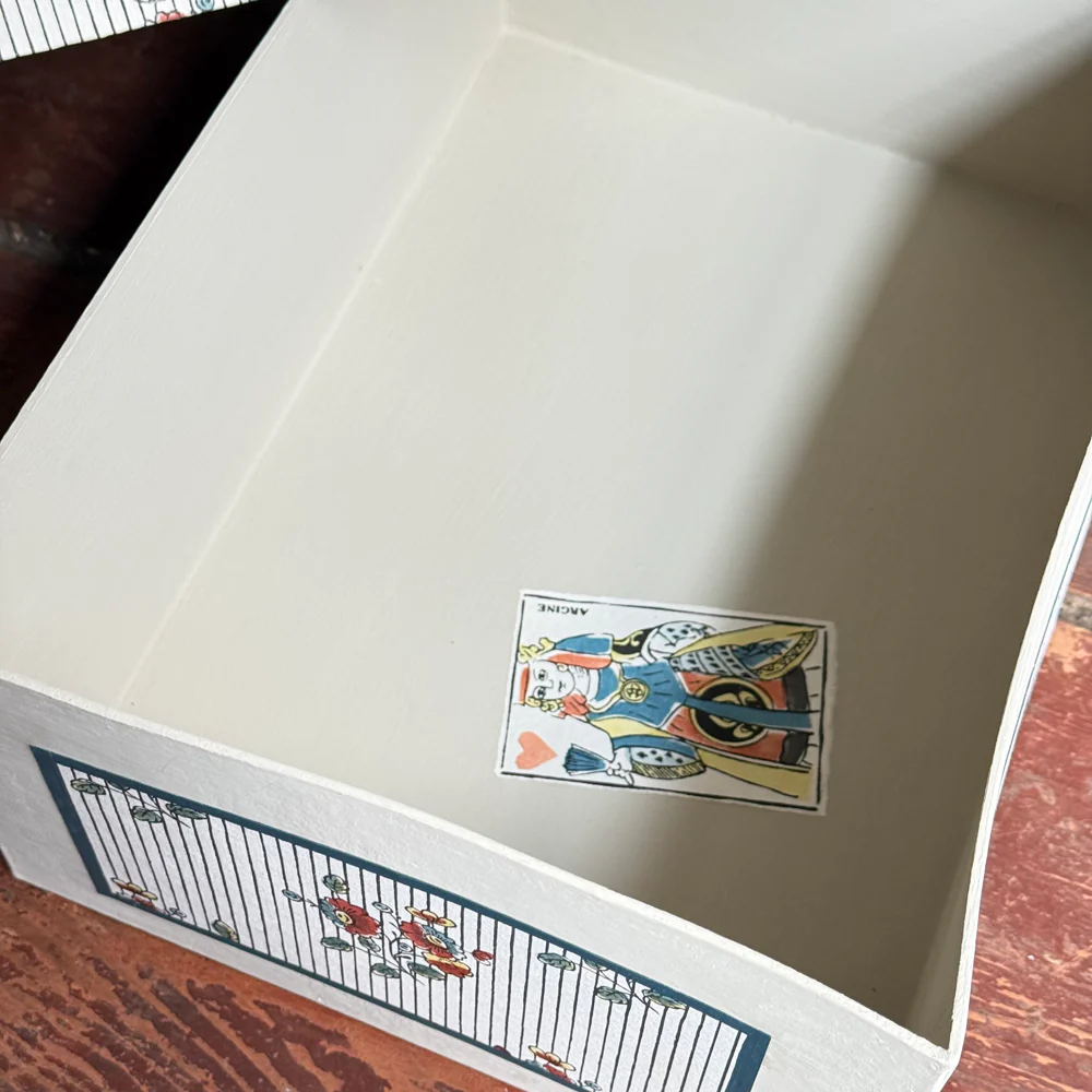 Antoinette Poisson Medium Wedding Box in "Boutonnère" No. 74B - Image 7