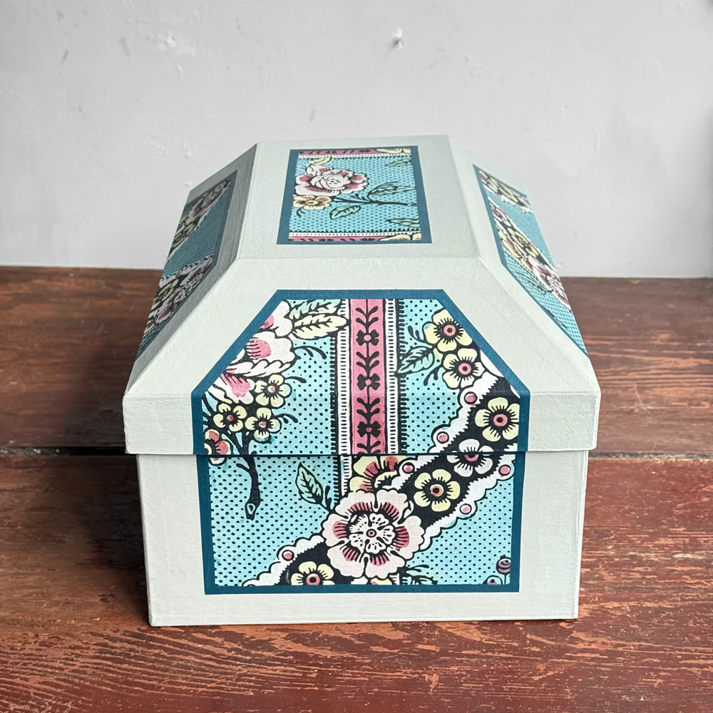 Antoinette Poisson Medium Wedding Box in "Guirlandes de Fleur Blue" No. 1A - Image 6