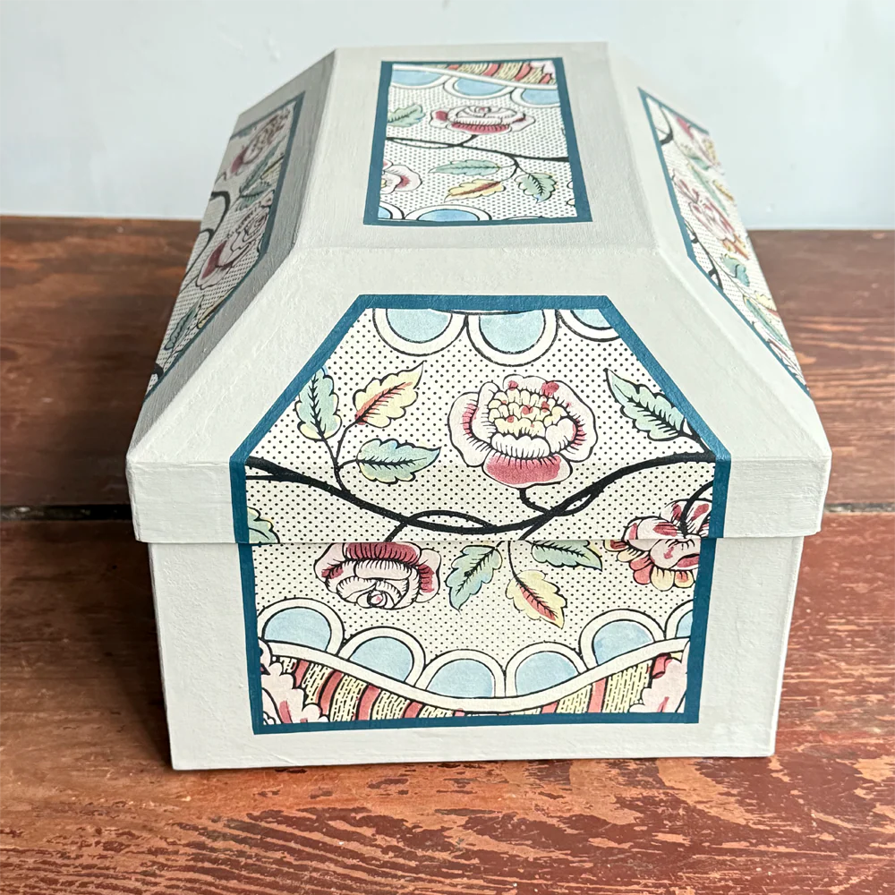 Antoinette Poisson Medium Wedding Box in Guirlandes et Festons 15A - Image 3