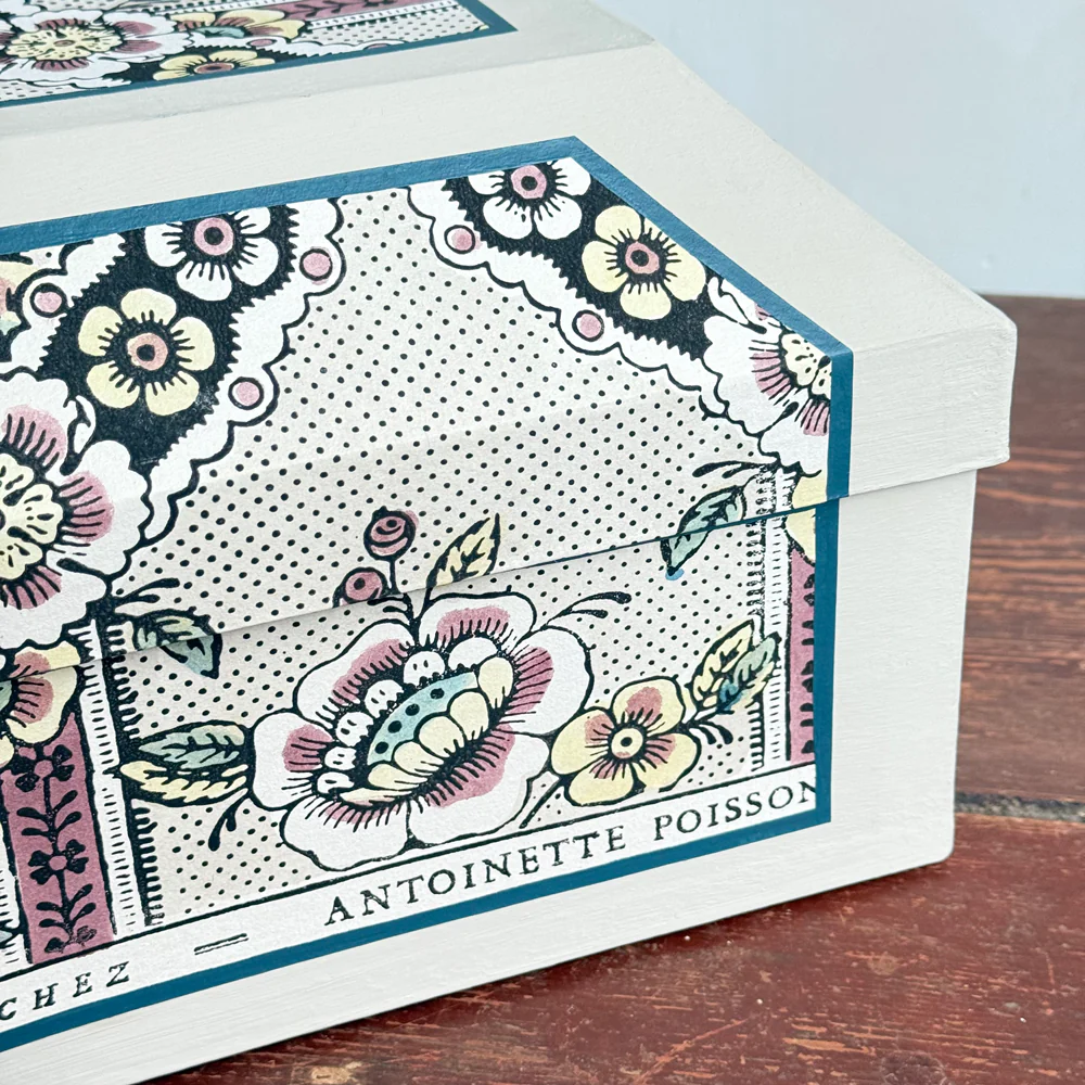 Antoinette Poisson Medium Wedding Box in "Guirlands de Fleurs Sepia" No. 1B - Image 3