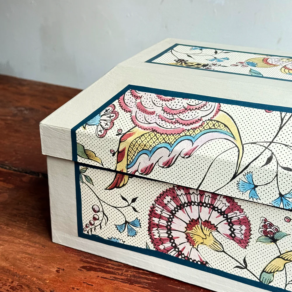 Antoinette Poisson Medium Wedding Box in Jaipur 57A - Image 7