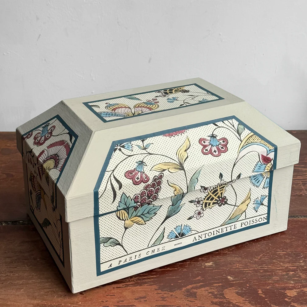 Antoinette Poisson Medium Wedding Box in Jaipur 57A - Image 9