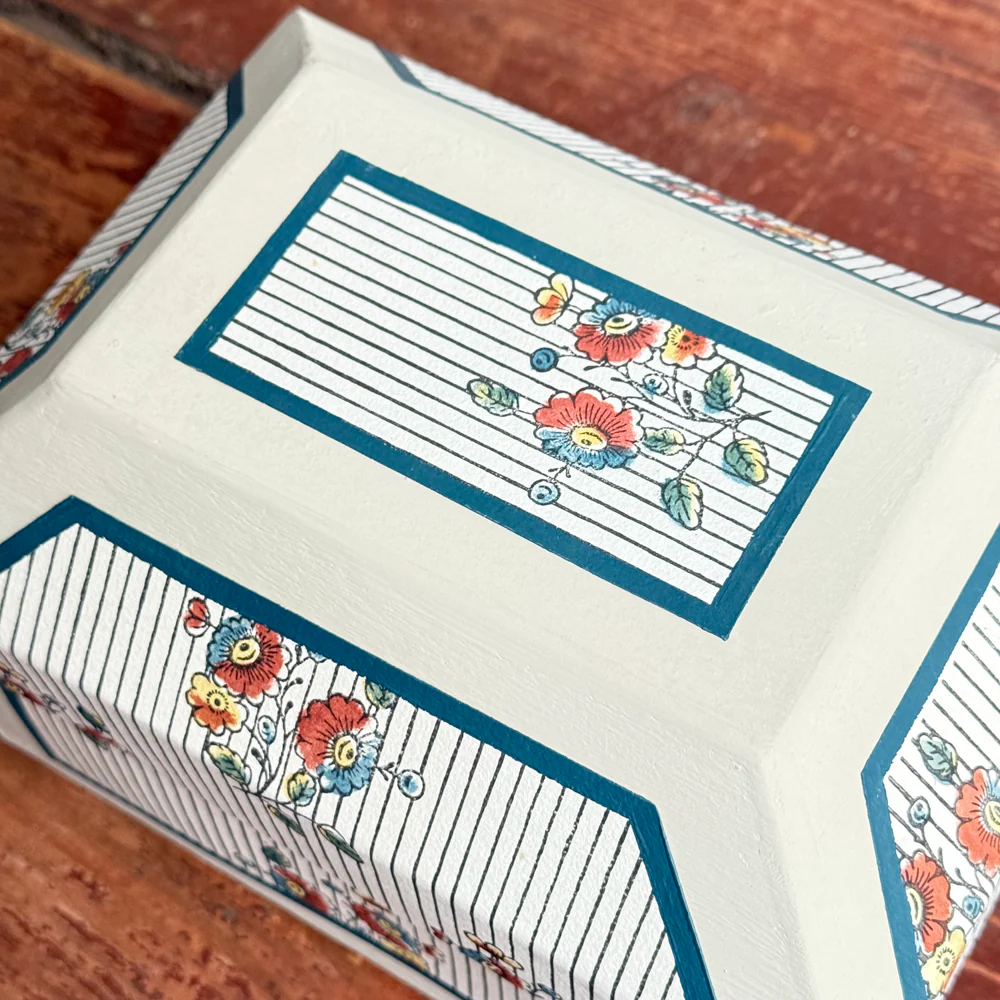 Antoinette Poisson Small Wedding Box in "Guirlands et Festons" No. 15A with Blue Interior - Image 5