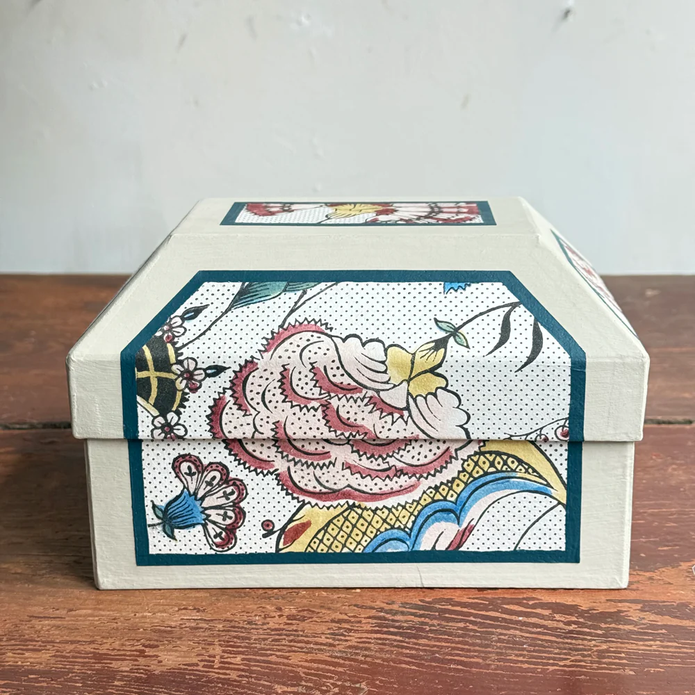 Antoinette Poisson Small Wedding Box in "Jaipur" No. 57A - Image 4