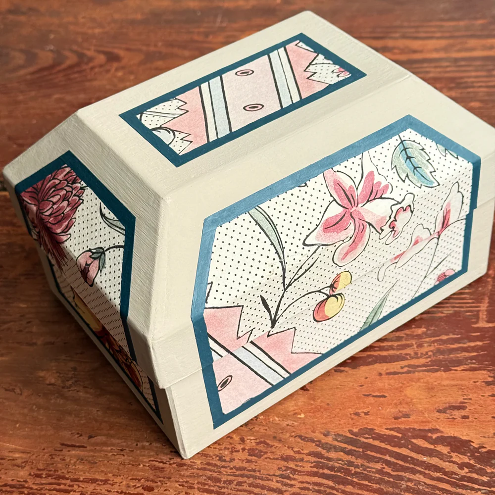 Antoinette Poisson Small Wedding Box in Marcel 28A - Image 4