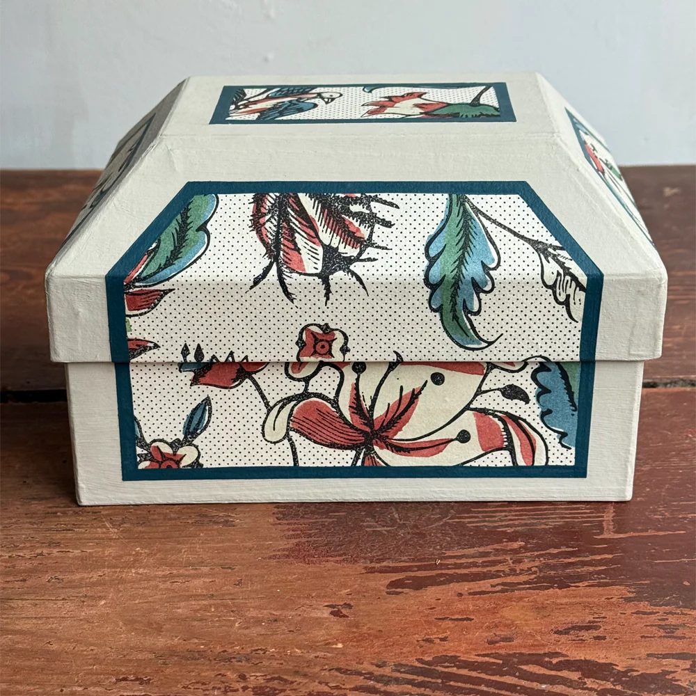 Antoinette Poisson Small Wedding Box in "Mignonette" No. 73A - Image 2