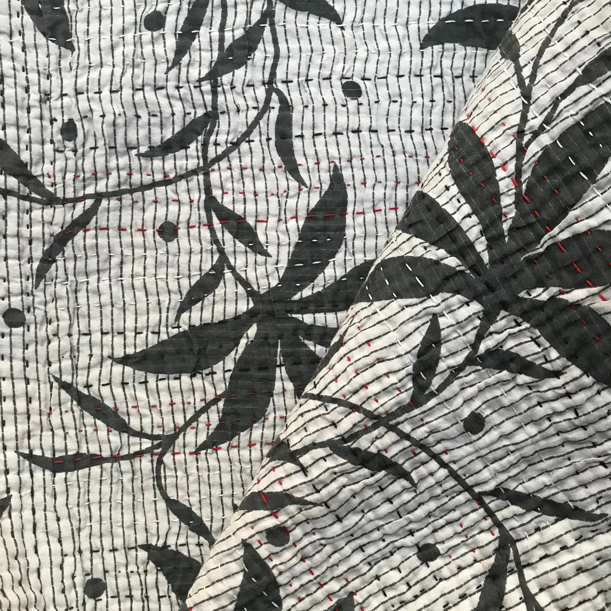 Black & Red Newly Printed Queen Bedcover - Image 3