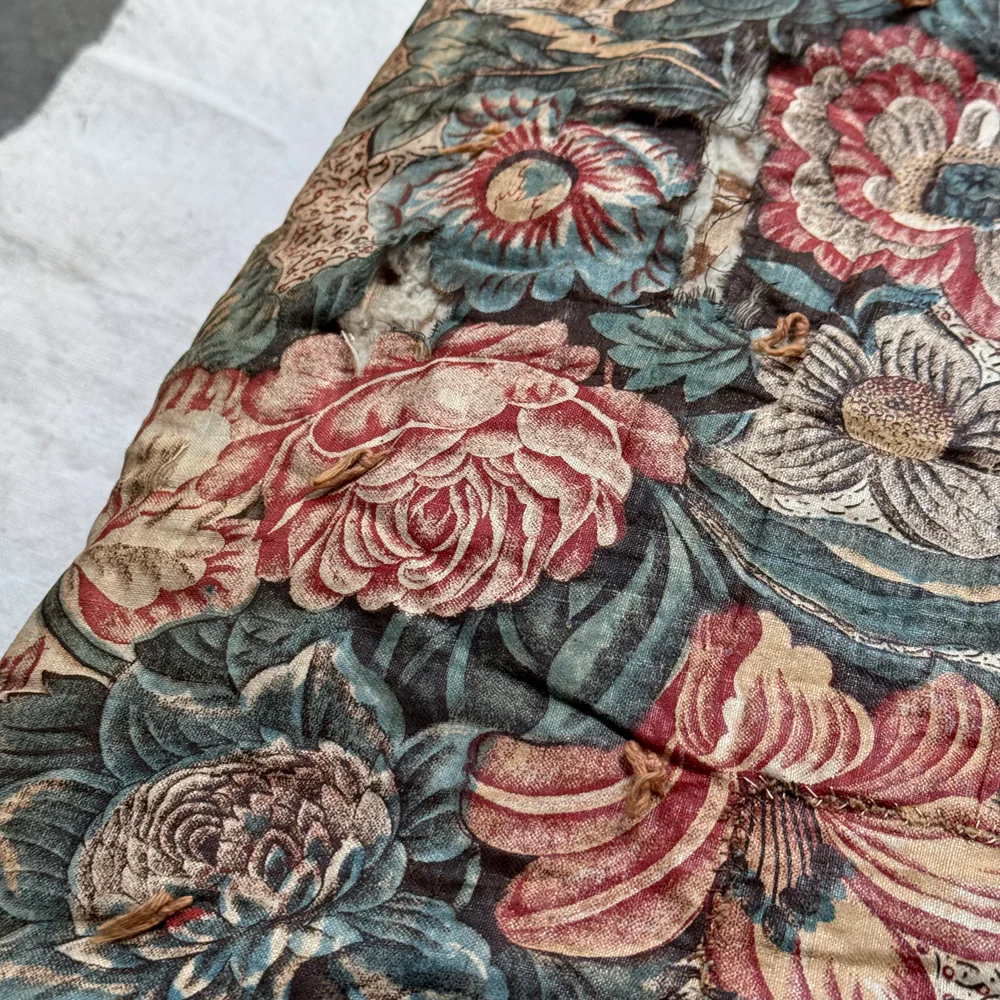 19th-century American Hand-Stitched Quilt - Image 5