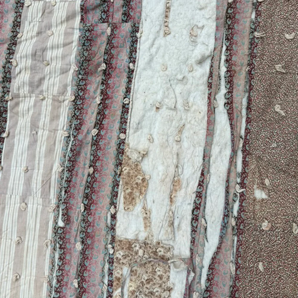 19th-century American Hand-Stitched Quilt - Image 12