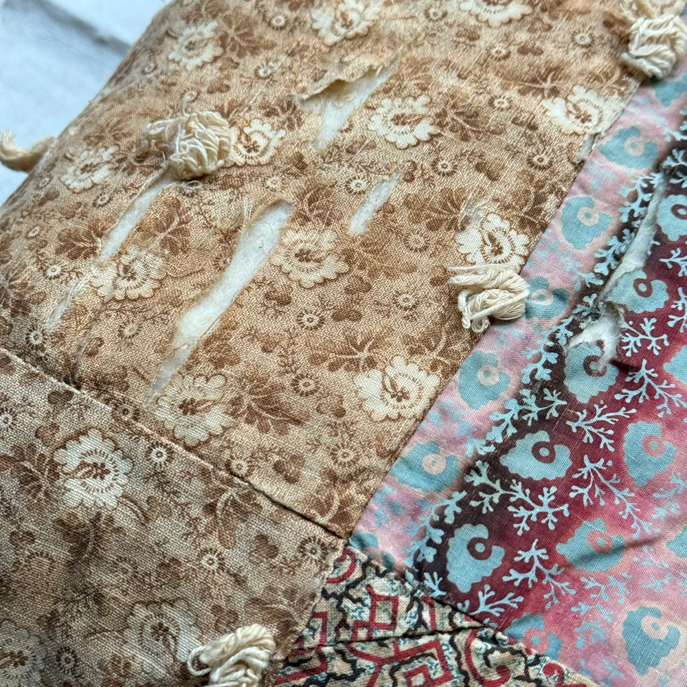 19th-century American Hand-Stitched Quilt - Image 7