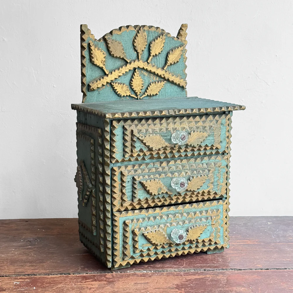 Early 20th-century Blue Painted Tramp Art Chest - Image 2