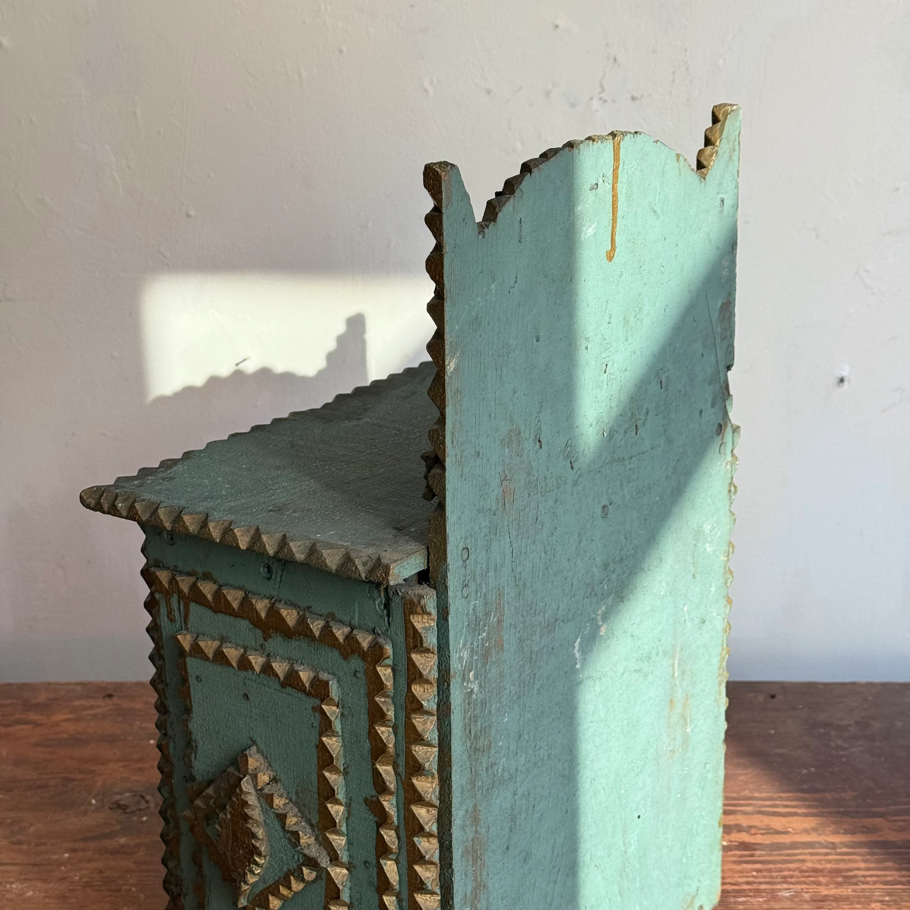 Early 20th-century Blue Painted Tramp Art Chest - Image 5